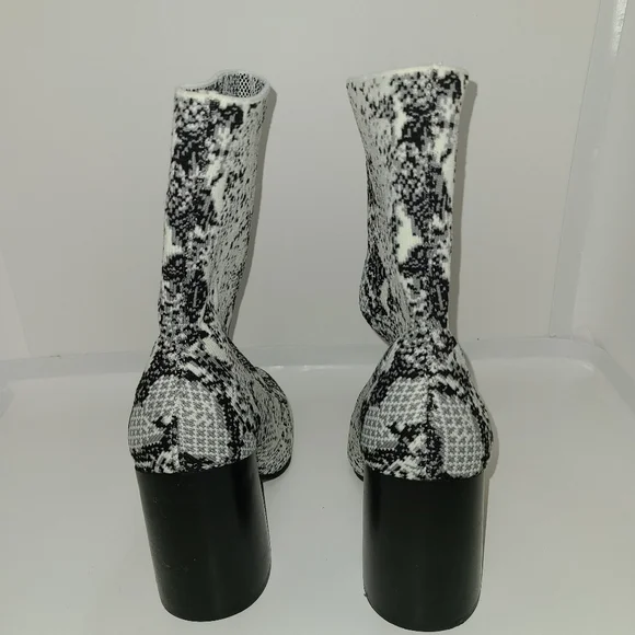 Steve Madden Ankle sock bootie - Picture 3 of 4